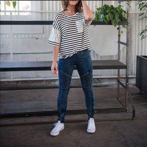 Denim colored jean scrunched moto jegging’s